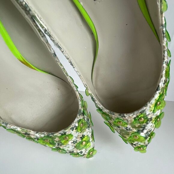 Mojo Moxy Floral Embroidered Fabric and Appliqué Heels 7 - Picture 10 of 11